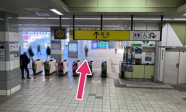 東葉高速鉄道八千代中央駅改札（改札はひとつです）よりロータリーに沿って前へ進みます。